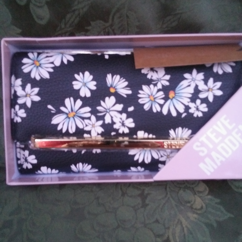 Steve Madden Trifold Wallet